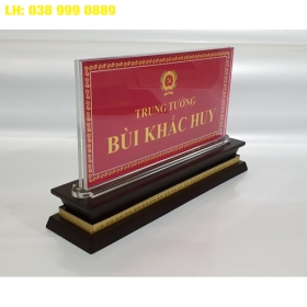 biển chức danh để bàn
