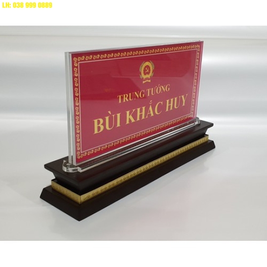 biển chức danh để bàn