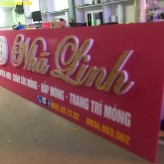BẢNG HIỆU ALU CHỮ NỔI MICA