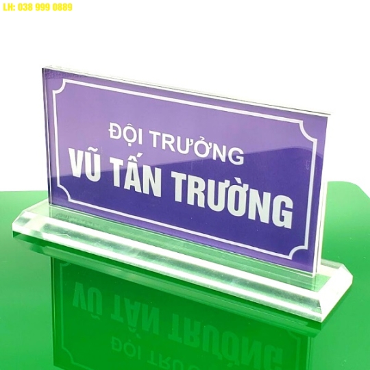 biển chức danh để bàn